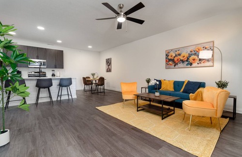 Whitestown Apartment | Golden Sun Spacious 1BR Pond View King Bed WFH Gym