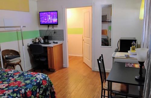 Lawton Apartment | Golden Sunflower's Apt G