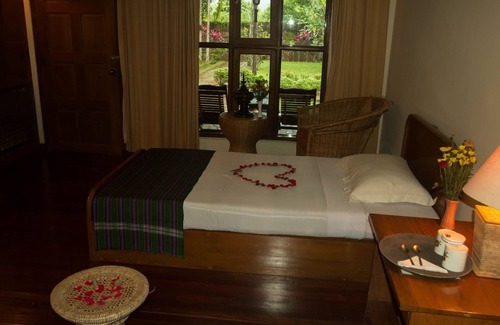 Kin Pun Sakhan Hotel | Golden Sunrise Hotel