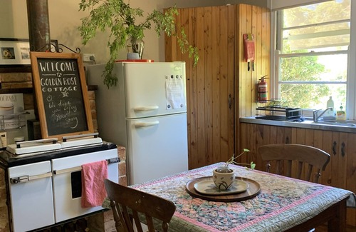 Bridgetown Cottage | GoldenRose Cottage ,Quiet quaint w' majestic views of the Valley & stars@ night