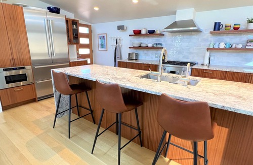 Sunset Hill House | Goldfinch House - Scandinavian Modern Near Beaches