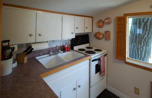 Grand Bend Cottage | Goldfish Cottage: Cute Cottage Steps From The Beach In Grand Bend!