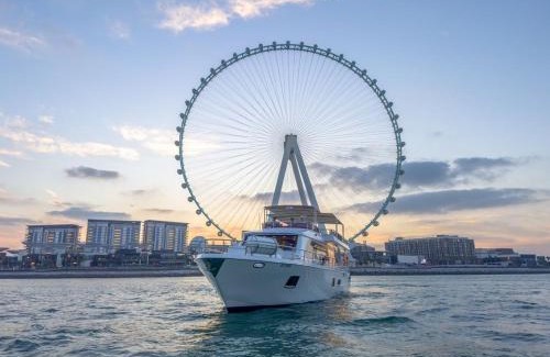 Dubai Marina Boat Rental | GOLDFISH Yachts