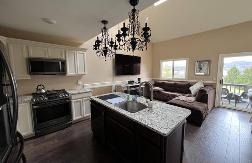 Vernon Condo | Golf Front | Mtn Views | Updated | Modern | SPA Shower | SPA Tub | 6 - 4