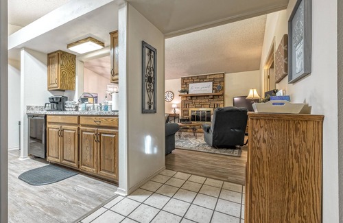 Hot Springs Village House | Golf Lover's Getaway! Cozy 2BR/2BA Townhome, Walk to DeSoto Golf Club!
