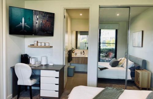 Cheltenham Bed & Breakfast | Golf Sandbelt Private Room with Ensuite inc Breakfast