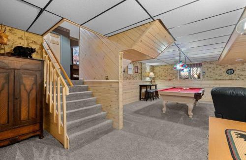 Danbury House | Golf UTV 4 Kings in Voyager Village on airstrip