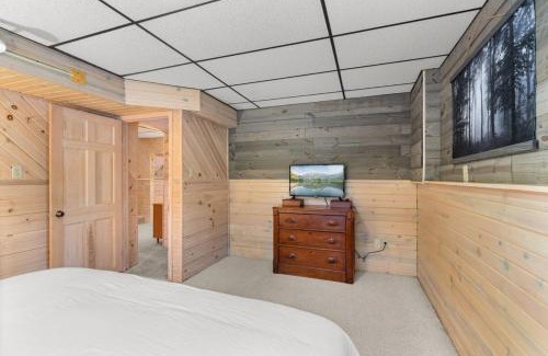 Danbury House | Golf UTV 4 Kings in Voyager Village on airstrip