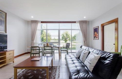 Khanong Phra Apartment | Golf View Suite Private Apartment Khao Yai