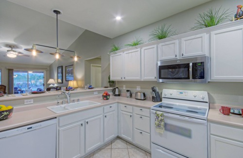 Gold Canyon House | Golfing/Hiking Oasis: Mt VIEWS, Htd POOL, Spa, Putting Green, TVs All BRs