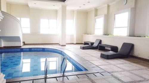 Kampung Bali Apartment | Good Deal and Comfortable 1BR The Boulevard Apartment By Travelio
