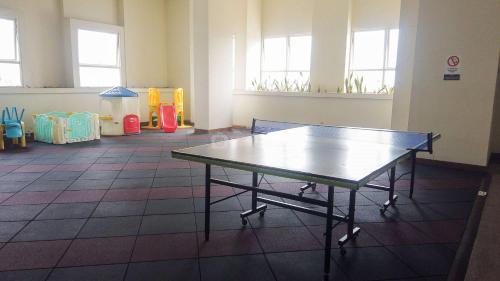 Kampung Bali Apartment | Good Deal and Comfortable 1BR The Boulevard Apartment By Travelio