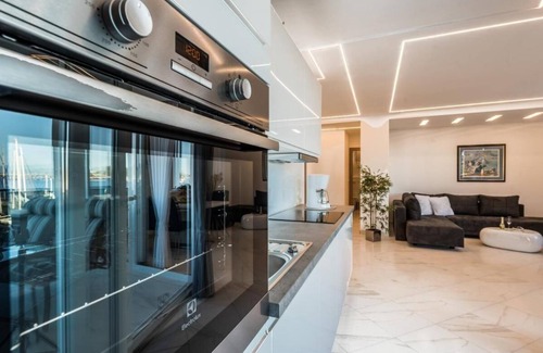 Preko Apartment | Good Life Deluxe Seafront Apartment