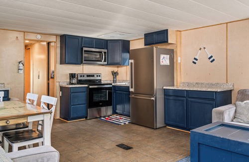 Byrdstown Boat Rental | Good Times - 4 bedroom/Jack&Jill Bathrooms Houseboat with everything you need