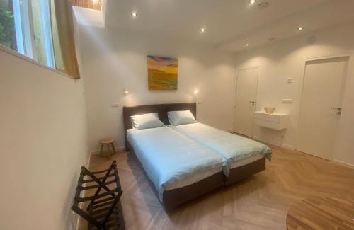 Amsterdam West Bed & Breakfast | Goodnight Amsterdam Lovely B&B in city centre-private-quiet-luxurious
