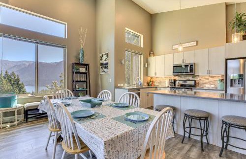 Carson House | Gorge Retreat - Modern Carson Home with Mtn Views!