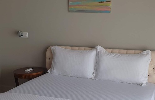 Nerul Apartment | Gorgeous 2bhk Riverview Apartment, Candolim, Goa