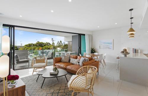 Bulimba Apartment | Gorgeous 3-Bed Apartment with City Views