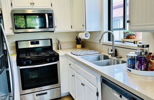 Canyon Country Condo | Gorgeous 3 Bedroom Condo