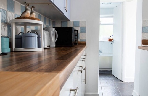 Reading City Centre Cottage | Gorgeous 3-bedroom Cottage by the River in Reading