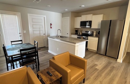 Odessa House | Gorgeous 3-bedroom house with 6 Beds and AC in Odessa