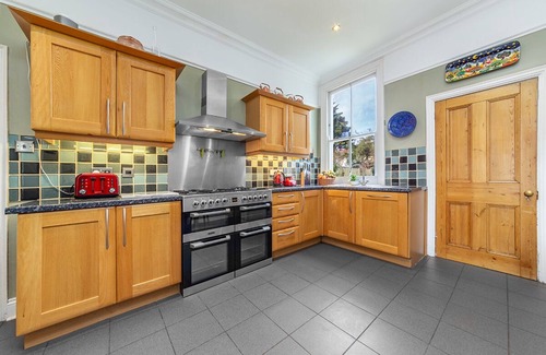 Redbridge House | Gorgeous 4 bed/3 bath family home, green/quiet East London, 20 mins to downtown