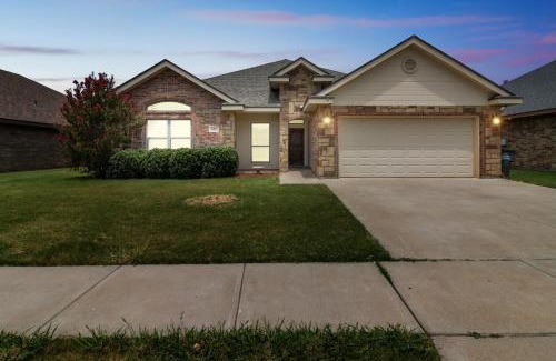 Abilene House | Gorgeous 4BR Dakota Springs Home home
