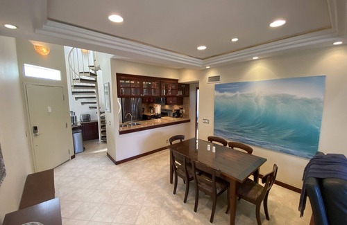 Huntington Beach Condo | Gorgeous 5 Star Spacious Elegant