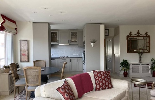 Chelsea Apartment | Gorgeous apartment in Chelsea, five minute walk to Sloane Square station