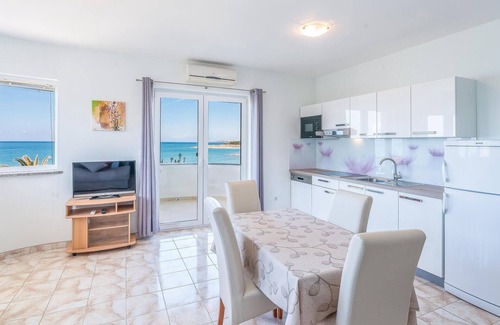 Povljana Apartment | Gorgeous apartment in Povljana