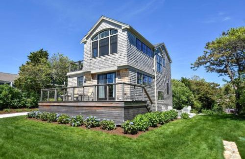 Eastham House | Gorgeous Architectural Home w Water Views