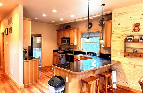 Cimarron Cabin | Gorgeous cabin in Arrowhead! Relax, unwind and enjoy the beautiful fall colors!