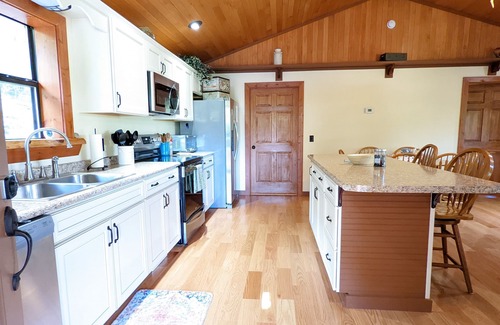 Gainesboro Cabin | Gorgeous Cabin with Panoramic Mountain Views!