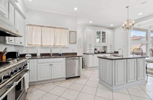 Broadmoor House | Gorgeous Chateau Belle in Uptown New Orleans