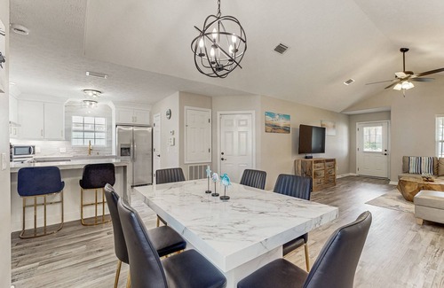 Holiday Beach House | Gorgeous coastal home with private pool, backyard and close to beach