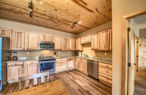 Gruene Condo | Gorgeous Condo Historic Gruene with pool! Dog friendly!