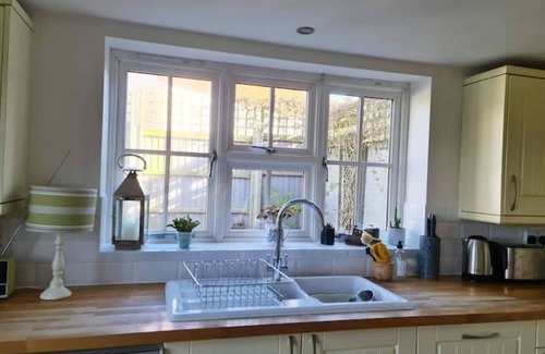 Dereham Cottage | Gorgeous cottage Brisley, 3 bed garden village pub & walks
