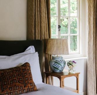 New Forest District House | Gorgeous English Farmhouse Holiday Cottage for 9 and a half