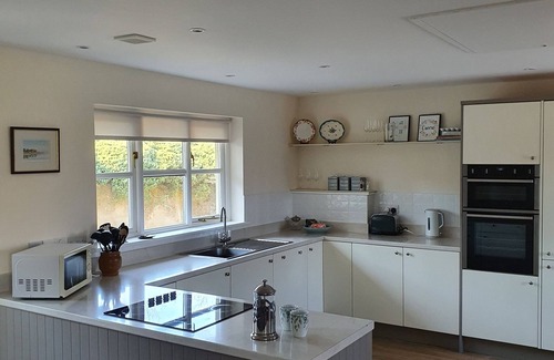 Narberth Cottage | Gorgeous farm cottage, full of rural charm yet close to beaches and castles.