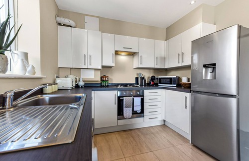 Tottenham Green Apartment | Gorgeous Flat/Perfect for Large Group or Family