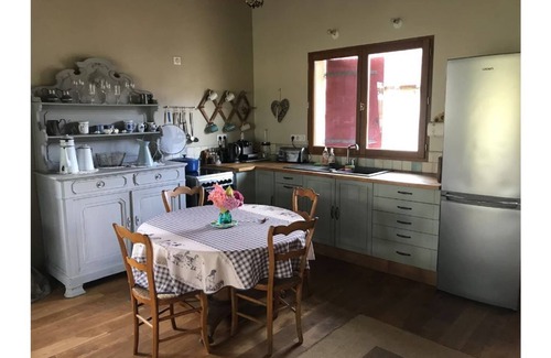 Saint-Pierre-sur-Dropt House | Gorgeous Cottage, countryside views & pool