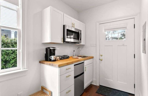 Touro Apartment | Gorgeous Garden District Studio |Gated Parking