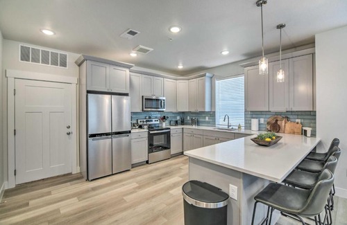 Greeley House | Gorgeous Greeley Getaway - Close to Parks!