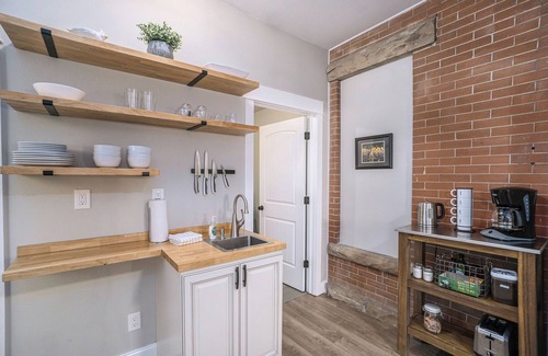 University Park Apartment | Gorgeous Guest Suite. Walk to Old Town & CSU!