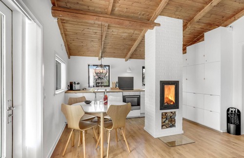 Boderne House | Gorgeous home in Aakirkeby with WiFi