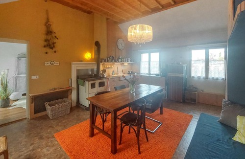 Besmont House | Gorgeous home in Besmont with Wi-Fi