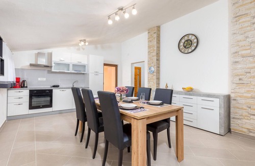 Divsici House | Gorgeous home in Divsici with WiFi