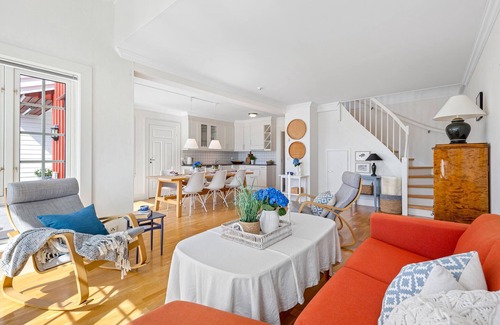 Gjeving House | Gorgeous home in Gjeving with WiFi