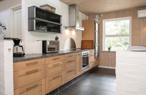 Helberskov Strand House | Gorgeous home in Hadsund with WiFi