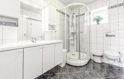 Hundeidvik House | Gorgeous Home In Hundeidvik